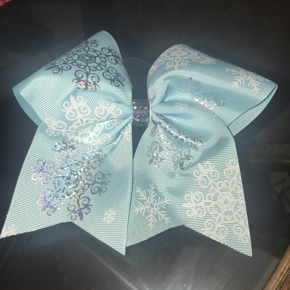 A Snowflake bow